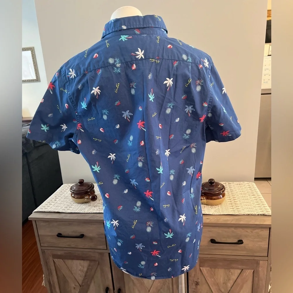 Nautica Men’s Classic Fit Hawaiian shirt - Picture 3 of 3